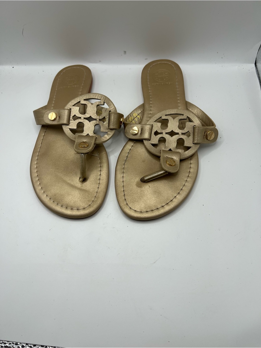Tory Burch Metallic Gold Logo Thong Sandals - Picture 2 of 5